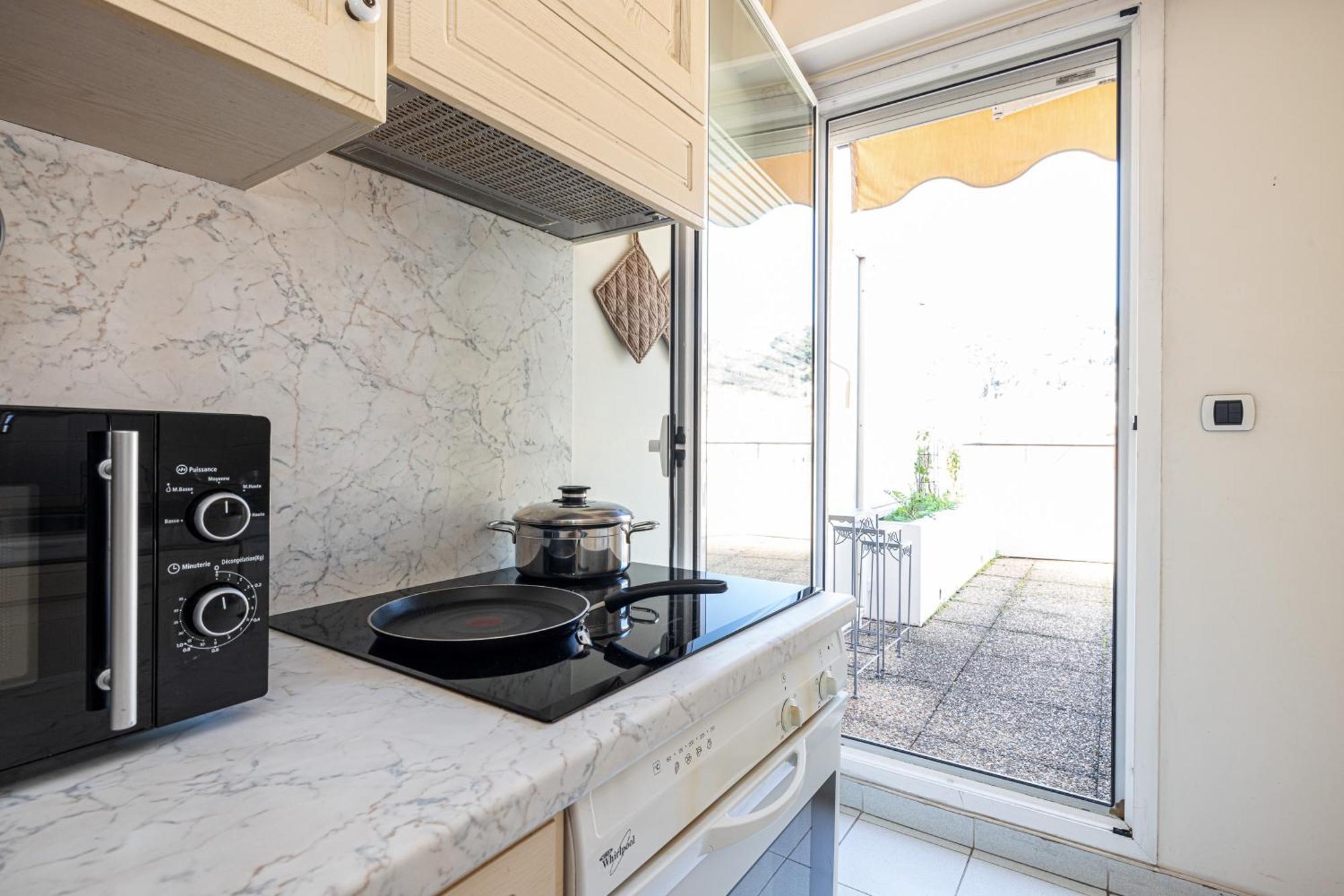 Victoria Bergamote Attic - Happy Rentals Ментона Экстерьер фото